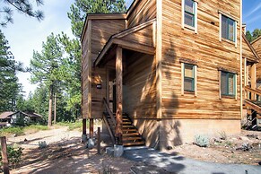 Inviting Ski Getaway < 1 Mile to Northstar Resort!