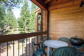 Inviting Ski Getaway < 1 Mile to Northstar Resort!