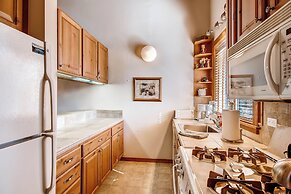 Inviting Ski Getaway < 1 Mile to Northstar Resort!