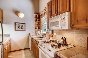 Inviting Ski Getaway < 1 Mile to Northstar Resort!