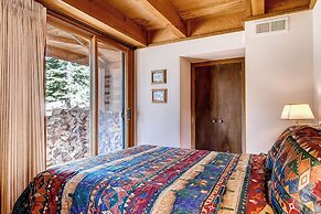 Inviting Ski Getaway < 1 Mile to Northstar Resort!