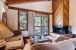 Inviting Ski Getaway < 1 Mile to Northstar Resort!