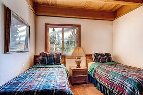 Inviting Ski Getaway < 1 Mile to Northstar Resort!