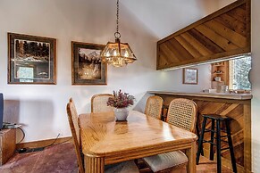 Inviting Ski Getaway < 1 Mile to Northstar Resort!