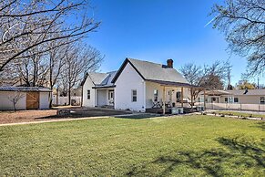 Modern Kanab Home: Fire Pit, Red Rock Views!