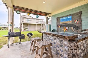 Pool Access & Walk to Beach: Galveston Home
