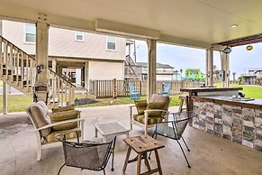Pool Access & Walk to Beach: Galveston Home