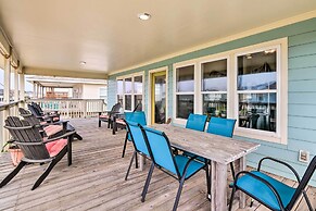 Pool Access & Walk to Beach: Galveston Home