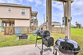 Pool Access & Walk to Beach: Galveston Home