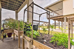 Pool Access & Walk to Beach: Galveston Home