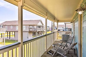 Pool Access & Walk to Beach: Galveston Home