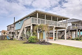 Pool Access & Walk to Beach: Galveston Home