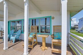 Gulf Coast Views: Stilted Retreat in Galveston!