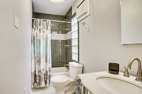 Galveston Cottage ~ 1 Mi to Beach: Pet Friendly!