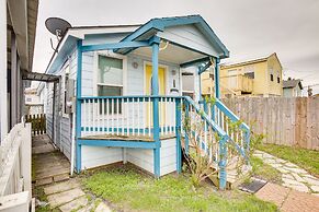 Galveston Cottage ~ 1 Mi to Beach: Pet Friendly!