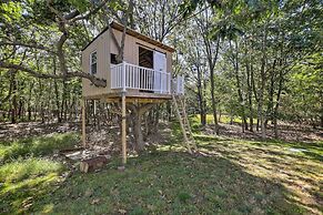 Poconos Escape w/ Hot Tub & Fire Pit