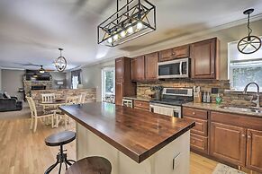 Poconos Escape w/ Hot Tub & Fire Pit