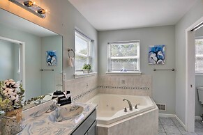 Poconos Escape w/ Hot Tub & Fire Pit
