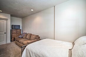 Updated Townhome w/ Hot Tub - Walk to Downtown!