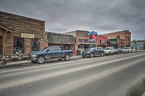 Updated Townhome w/ Hot Tub - Walk to Downtown!