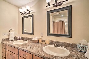 Updated Townhome w/ Hot Tub - Walk to Downtown!