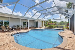 Pool, Lake & Sunset Views: Home in Sarasota