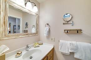 Mammoth Lakes Condo w/ Community Pool & Hot Tub!