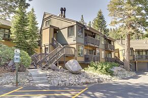 Mammoth Lakes Condo w/ Community Pool & Hot Tub!