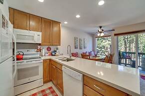 Mammoth Lakes Condo w/ Community Pool & Hot Tub!