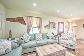 Half-mi to Seadrift Harbor: Seadrift Home w/ Deck