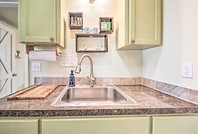 Half-mi to Seadrift Harbor: Seadrift Home w/ Deck