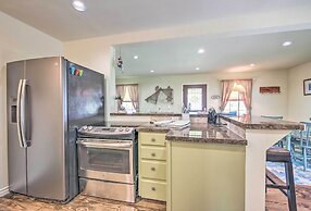 Half-mi to Seadrift Harbor: Seadrift Home w/ Deck