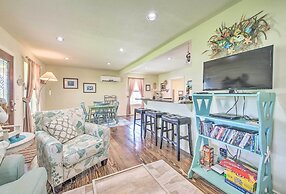 Half-mi to Seadrift Harbor: Seadrift Home w/ Deck