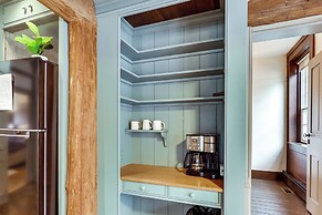 Timeless Winesburg Farmhouse w/ Deck