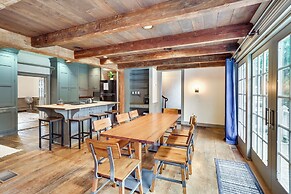 Timeless Winesburg Farmhouse w/ Deck