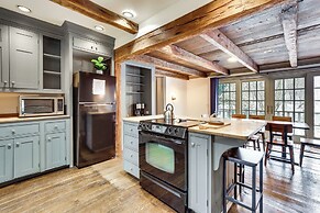 Timeless Winesburg Farmhouse w/ Deck