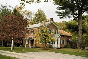 Timeless Winesburg Farmhouse w/ Deck