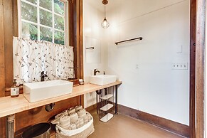 Timeless Winesburg Farmhouse w/ Deck