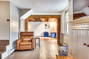 Timeless Winesburg Farmhouse w/ Deck