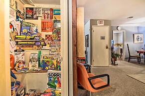 Artsy Getaway ~ 8 Miles to Downtown Kansas City!