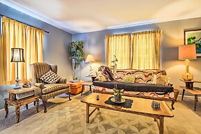 Artsy Getaway ~ 8 Miles to Downtown Kansas City!
