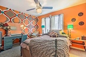 Artsy Getaway ~ 8 Miles to Downtown Kansas City!