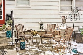 Artsy Getaway ~ 8 Miles to Downtown Kansas City!