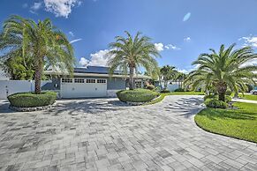 Luxe Cape Coral Escape w/ Pool: 4 Mi to Beach