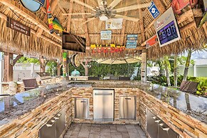 Luxe Cape Coral Escape w/ Pool: 4 Mi to Beach