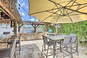 Luxe Cape Coral Escape w/ Pool: 4 Mi to Beach