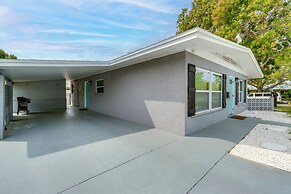 Bright Venice Getaway < 1 Mi to Historic Dtwn