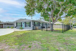 Bright Venice Getaway < 1 Mi to Historic Dtwn