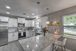 Bright Venice Getaway < 1 Mi to Historic Dtwn