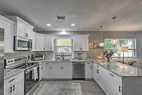 Bright Venice Getaway < 1 Mi to Historic Dtwn